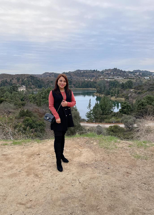 "Cũng đã lên được nơi mà mình muốn đến. Lên đến đây thấy lòng mình thật bình yên, thanh thản và lấy được phần nào năng lượng tích cực để chuẩn bị cho năm mới”, vợ cũ Hoàng Anh viết.