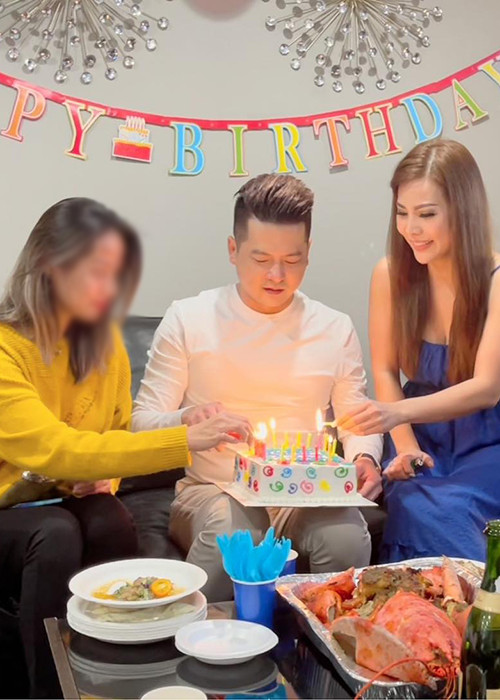 Anh tâm sự: "Sẽ là năm ghi nhớ trong đời. Nhiều sự thay đổi trong cuộc sống. Sinh nhật và đón Tết năm đầu tiên không gần gia đình người thân. Nhưng vẫn còn đó tình cảm của anh em, bạn bè bên cạnh lúc này. Thật bất ngờ. Thật ấm lòng nơi xứ lạnh. Hoàng Anh cám ơn tất cả".