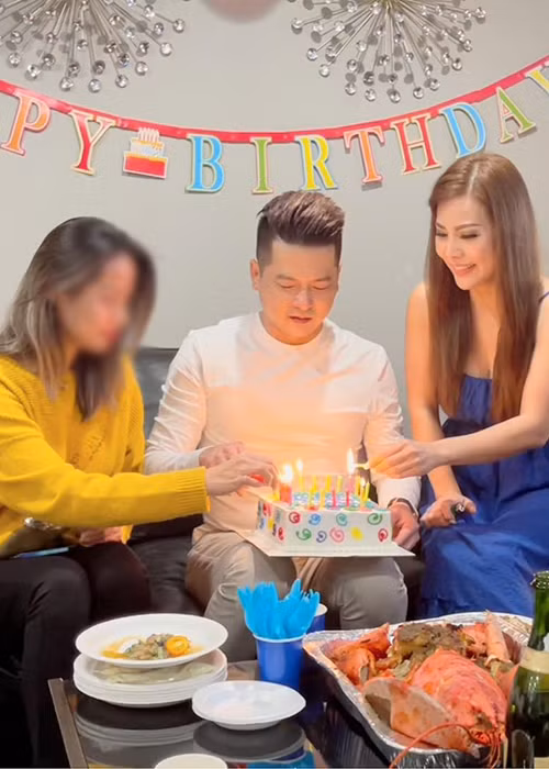 Anh tâm sự: "Sẽ là năm ghi nhớ trong đời. Nhiều sự thay đổi trong cuộc sống. Sinh nhật và đón Tết năm đầu tiên không gần gia đình người thân. Nhưng vẫn còn đó tình cảm của anh em, bạn bè bên cạnh lúc này. Thật bất ngờ. Thật ấm lòng nơi xứ lạnh. Hoàng Anh cám ơn tất cả".