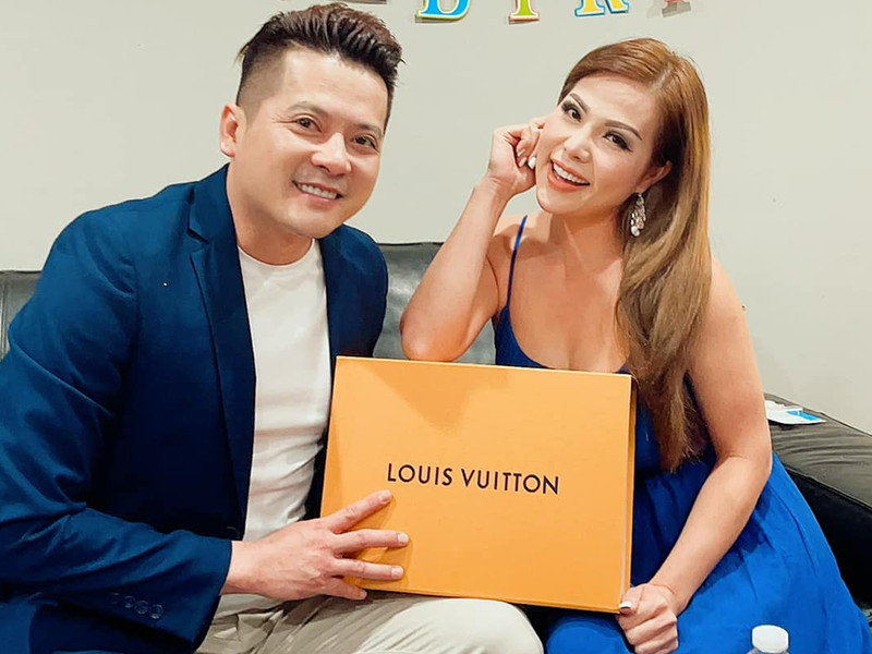 Cả hai thân thiết mặc ồn ào có mối quan hệ trên mức đồng nghiệp.