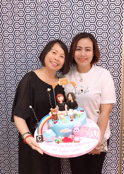 Cả hai thường xuyên đi du lịch với vợ chồng Khởi My, được các con tổ chức sinh nhật chung.