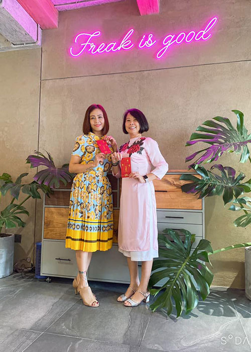 Đón Tết Nguyên đán 2021, má Vân tiếp tục gây chú ý bởi nhan sắc không tuổi.