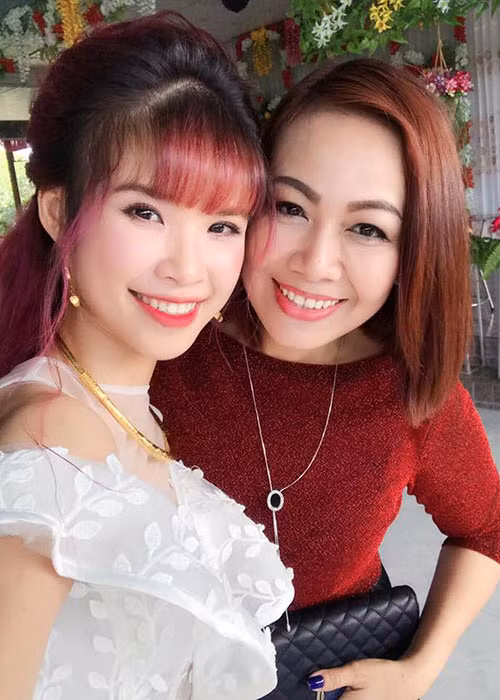 Khi hẹn hò Kelvin Khánh, Khởi My đã được lòng má Vân.