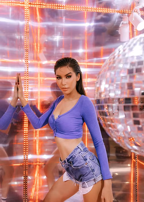 Minh Tú hiện là một trong những mỹ nhân chuộng phong cách hở bạo.