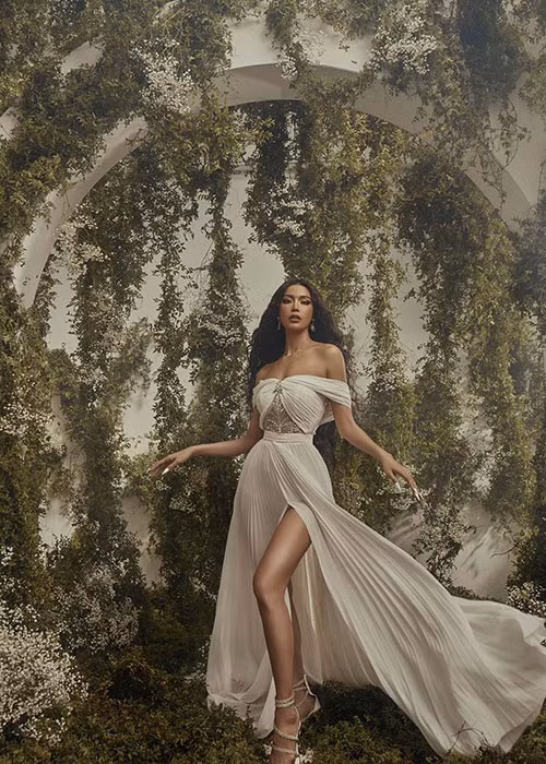 "Hoa hậu giang hồ" mặc hở khi dự sự kiện lẫn ở đời thường.