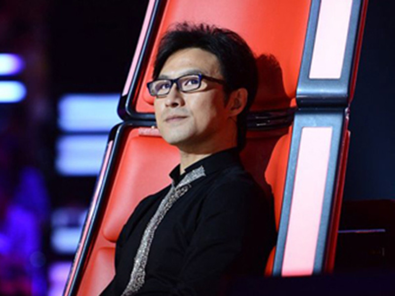 Theo Ngôi sao, năm 2002, Uông Phong tuyên bố kết hôn với Tề Đan. Sau đó 4 năm, cả hai chia tay. Tề Đan từng tố Uông Phong thường xuyên ngoại tình, độc đoán trong gia đình.