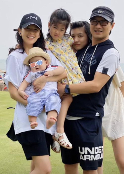 Chương Tử Di và Uông Phong hiện tại có hai người con chung: 1 trai, 1 gái.