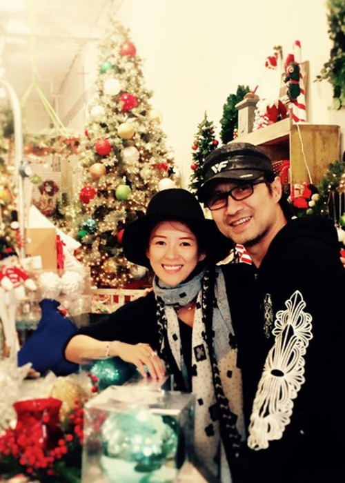 Năm 2016, Uông Phong bị nghi lộ clip nóng với nữ ca sĩ Từ Ca Dương. Theo Zing, nguồn tin cho biết chồng Chương Tử Di ngoại tình sau lưng vợ. Trước tin đồn, phía Uông Phong phủ nhận và dọa nhờ đến pháp luật nếu tin đồn bị đẩy đi quá xa. Trong khi đó, Chương Tử Di một mực bảo vệ chồng.