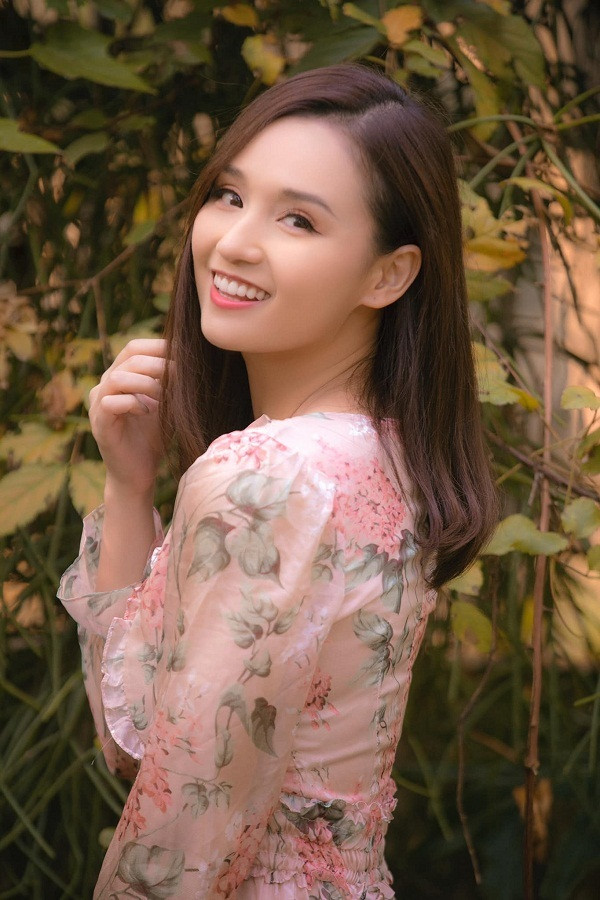 Lã Thanh Huyền sinh năm 1985, là một diễn viên, người dẫn chương trình, người mẫu và doanh nhân. Thành công đến sớm khi giành danh hiệu Phụ nữ thế kỷ 21, có một gia tài phim ảnh đáng kể và sự nghiệp kinh doanh riêng, cô xây dựng danh tiếng cho bản thân như một trong những diễn viên giàu có và thành công bậc nhất phía Bắc. Sau 4 năm kể từ Zippo, mù tạt và em; nữ diễn viên mới trở lại màn ảnh truyền hình với bộ phim Tình yêu và tham vọng trong vai Tuệ Lâm.