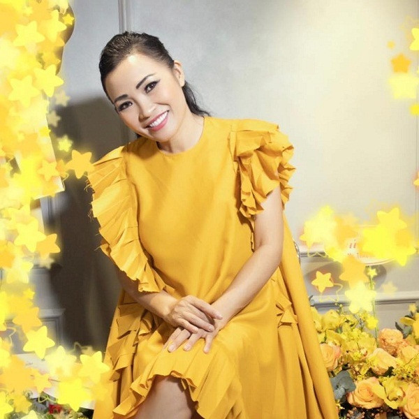 Phương Thanh sinh năm 1973 tại Thanh Hóa, là ca sĩ chuyên dòng nhạc pop - rock với chất giọng khàn lạ. Mỹ nhân tuổi Sửu này cũng góp mặt trong một vài vai diễn cải lương và phim truyền hình.