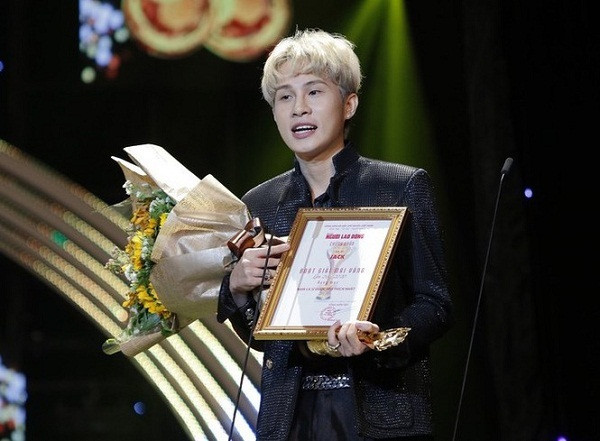 Năm 2020 và đầu 2021, Jack thu về hàng loạt giải thưởng trong nước và quốc tế: giải Mai Vàng, Video âm nhạc hay nhất tại giải ATA, Nghệ sĩ Đông Nam Á xuất sắc nhất tại MTV EMA 2020, giải Làn sóng xanh... Ca sĩ gốc Bến Tre hứa hẹn một năm mới nhiều bùng nổ hơn nữa trong sự nghiệp.