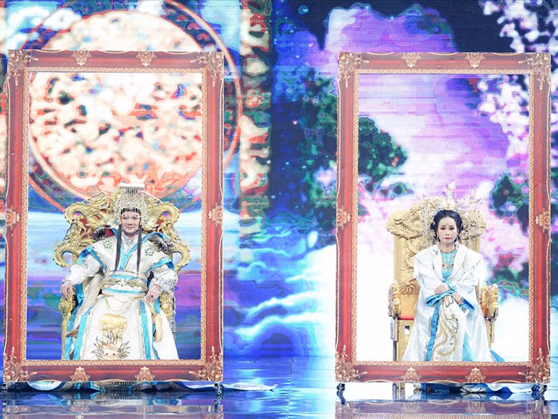 Trang phục Ngọc Hoàng của Đàm Vĩnh Hưng gây tranh cãi. Nhiều người bày tỏ yêu thích vì sự cầu kỳ nhưng không ít người cho rằng trang phục không phù hợp vì quá nặng. Ảnh: Lao động