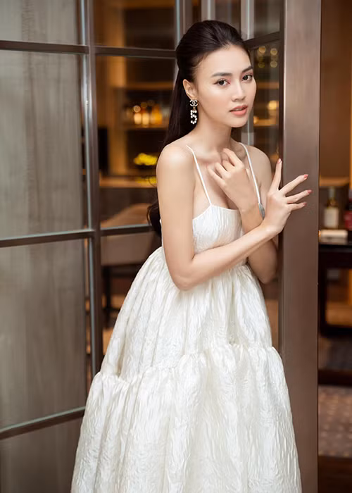 Do ve goi cam 3 nu chinh cua phim Viet tram ty