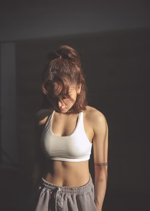 Vòng eo thon gọn đáng ngưỡng mộ của Miu Lê.