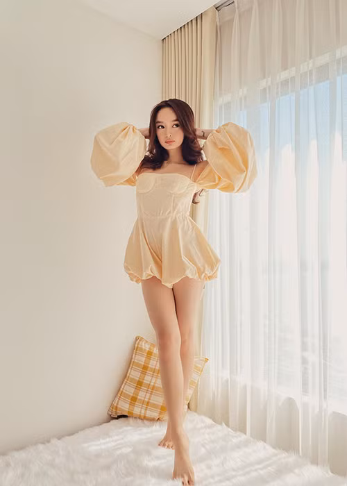 Kaity Nguyễn giảm cân để có hình thể thon gọn.