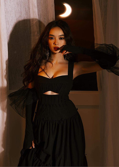 Ngoài là diễn viên trẻ tài năng, Kaity Nguyễn còn được biết đến là mỹ nhân sở hữu vòng một tự nhiên đầy đặn.