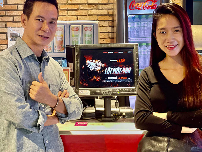 “Lật mặt: 48h” là một trong số những bộ phim hoãn chiếu vì dịch COVID-19. Lần hoãn chiếu thứ nhất diễn ra vào năm 2020. Đến năm 2021, phim một lần nữa không thể ra rạp vì tình hình dịch bệnh diễn biến phức tạp.