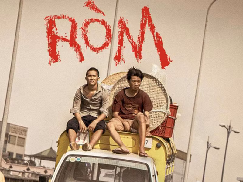 Năm 2020, hàng loạt phim Việt cũng bị “đắp chiếu” một thời gian rồi trở lại khi dịch COVID-19 được kiểm soát. Ví như nhà phát hành phim “Ròm” thông báo hủy lịch ra rạp ngày 31/7, sau đó công chiếu vào tháng 9. Ảnh: Công luận