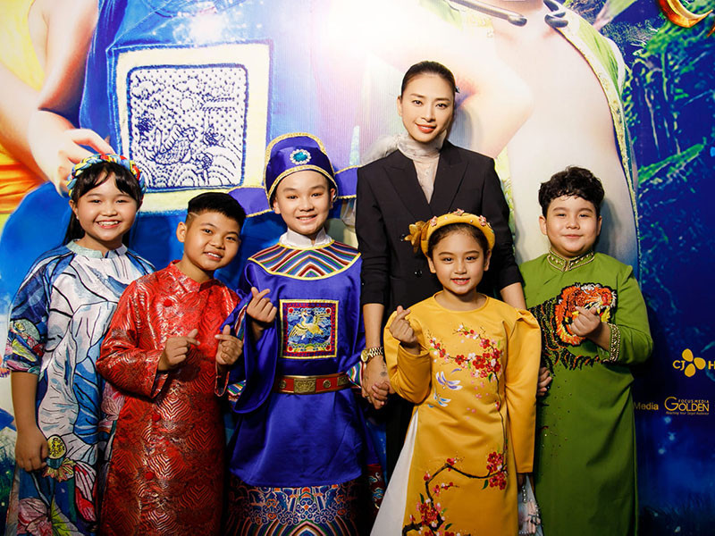 Vào dịp Tết Tân Sửu 2021, ngoài “Lật mặt: 48h”, 3 bộ phim khác cũng lỡ hẹn với khán giả gồm “Trạng Tí phiêu lưu ký”, “Gái già lắm chiêu V”, và “Bố già”. Sau Tết, đến lượt phim “Song song” dời lịch chiếu.