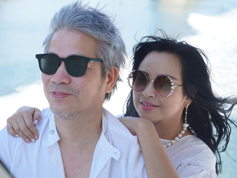 Thanh Lam và bác sĩ Bùi Tiến Hùng công khai hẹn hò vào năm 2020. Đầu năm 2021, nữ diva tiết lộ được người yêu cầu hôn. Khán giả mong cặp đôi sao Việt này sớm tổ chức đám cưới.