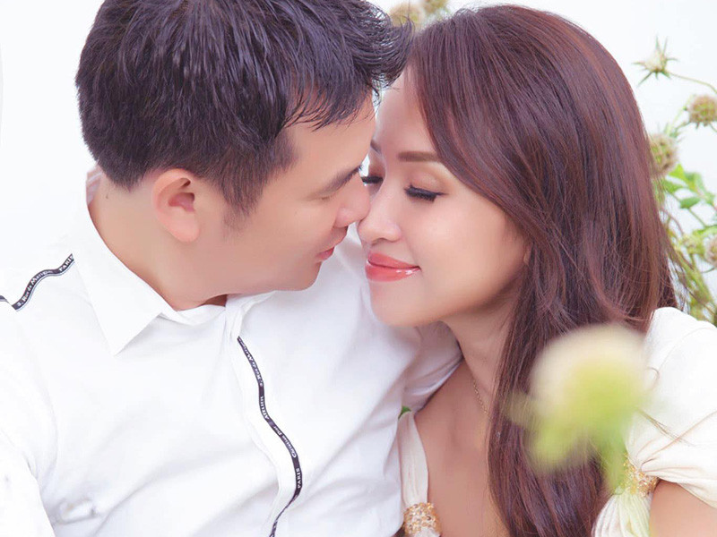 Xuân sang, khán giả mong Vân Hugo và chồng sắp cưới tổ chức hôn lễ. Năm 2020, cả hai phải hoãn cưới vì dịch bệnh.