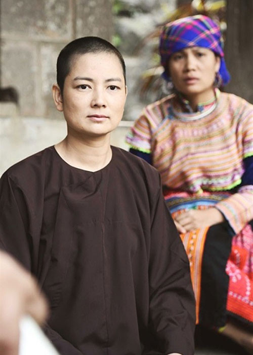 Thúy Vinh cũng cạo đầu để đóng phim thay vì đội miếng dán silicon để tạo da đầu giả trong bộ phim “Hiệp sĩ mù”. Ảnh: Vietnamnet