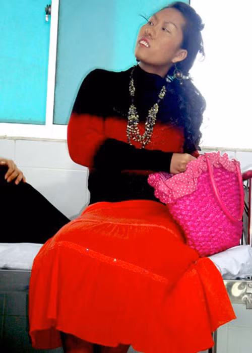 Để hoàn thành vai bác sĩ Ái Lan trong bộ phim “Thẩm mỹ viện”, Phi Thanh Vân không sợ xấu. Ảnh: Khám phá