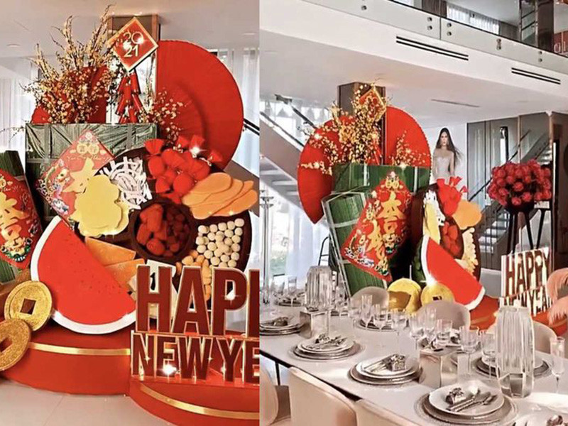 Ngọc Trinh lại dựng một hộp quà khổng lồ trước phòng khách trong biệt thự để đón năm mới.