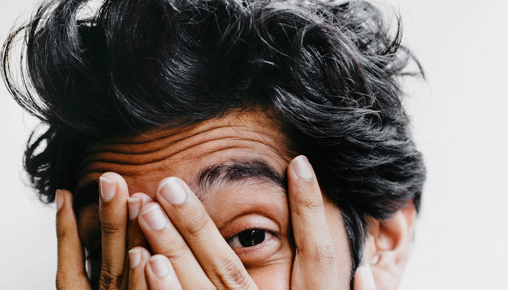 7. Giữ móng tay sạch sẽ: Móng tay được chăm sóc kỹ lưỡng là điều cần thiết để duy trì vẻ ngoài chỉn chu. Phái mạnh nên thường xuyên cắt tỉa, giữ móng không bám bẩn hay trầy xước. Tránh cắt móng quá sát vì dễ gây chảy máu, làm ngón tay trông ngắn và thô. Ảnh: Birchbox.