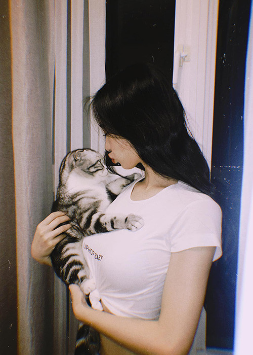 Sau khi phủ nhận chuyện hẹn hò với Đăng Khoa, Jun Vũ được cho là đưa người này về quê ăn Tết.