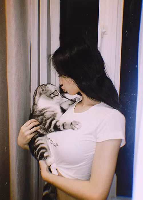 Sau khi phủ nhận chuyện hẹn hò với Đăng Khoa, Jun Vũ được cho là đưa người này về quê ăn Tết.