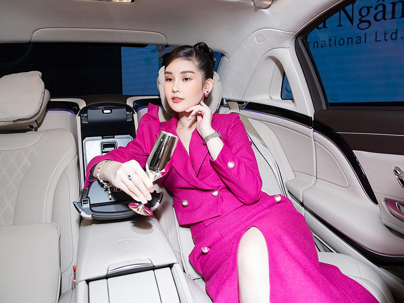 Ngân Anh chia sẻ, cô dùng tiền thưởng Tết của công ty với vai trò Giám đốc thương mại và tiền tiết kiệm để mua xe mới đón Tết.