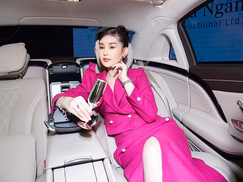 Ngân Anh chia sẻ, cô dùng tiền thưởng Tết của công ty với vai trò Giám đốc thương mại và tiền tiết kiệm để mua xe mới đón Tết.