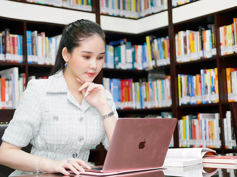 Ngân Anh luôn cố gắng trau dồi kiến thức và các kỹ năng mềm để phục vụ công việc dạy học.