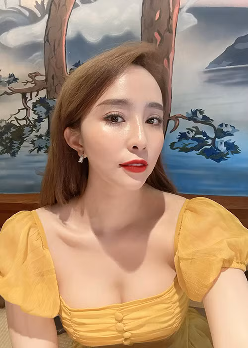 Nhã của "Về nhà đi con" từng phải mặc nhiều kiểu áo lót hay áo độn để vòng một gợi cảm hơn.