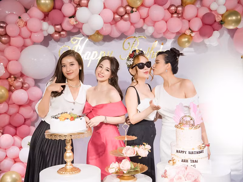 Nhã của "Về nhà đi con" tự tin đọ sắc với Á hậu Huyền My, diễn viên Lã Thanh Huyền.