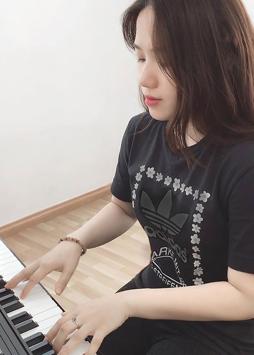 Không ít bài hát của Thùy Chi gây ấn tượng ở chương trình Bài hát Việt. Tuy nhiên, Thùy Chi lại chọn công việc dạy piano thay vì đi hát chuyên nghiệp.