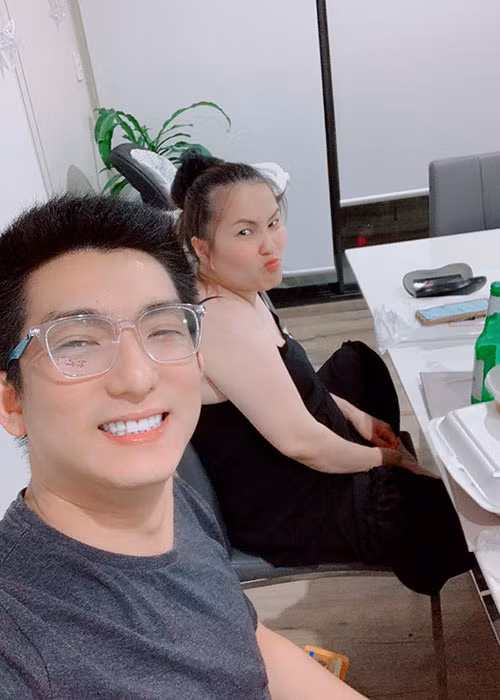 Thúy Oanh luôn bên Bảo Duy ngay cả trong thời gian anh thua lỗ khi đầu tư vào bất động sản và chứng khoán.