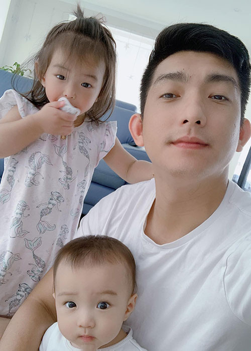 Bảo Duy hiện tại có 5 người con: 2 con gái với người vợ đầu, 1 con trai với Phi Thanh Vân và 2 con với Thúy Oanh.