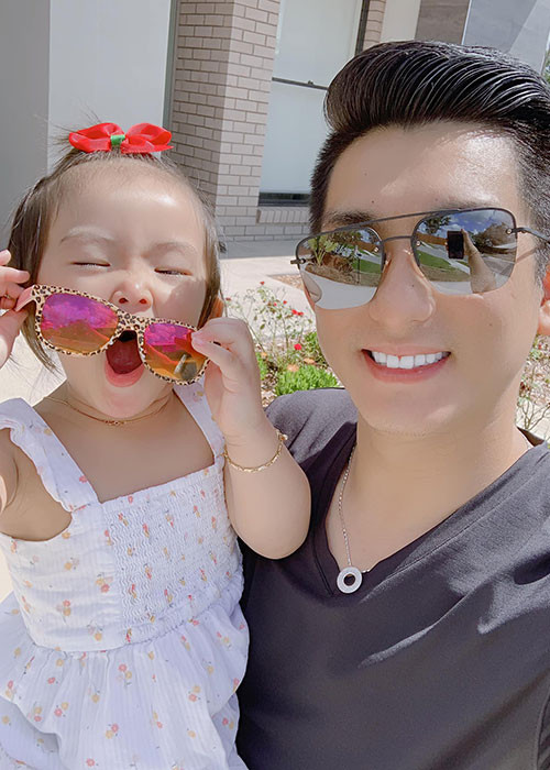 Ở Australia, Bảo Duy làm ông bố bỉm sữa.