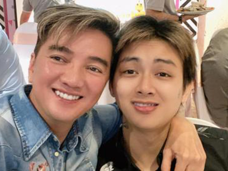 Đàm Vĩnh Hưng kiên trì tìm cách đưa Hoài Lâm trở lại con đường ca hát khi học trò đòi bỏ âm nhạc. Nam ca sĩ thậm chí từng khẳng định Hoài Lâm cần bất cứ gì từ tiền bạc, mối quan hệ... anh đều sẵn sàng giúp đỡ.