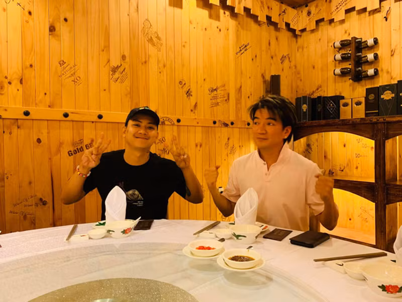 Đàm Vĩnh Hưng còn khen Hoài Lâm lễ phép, tôn sư trọng đạo, thân thiện với mọi người. Ảnh: Người lao động