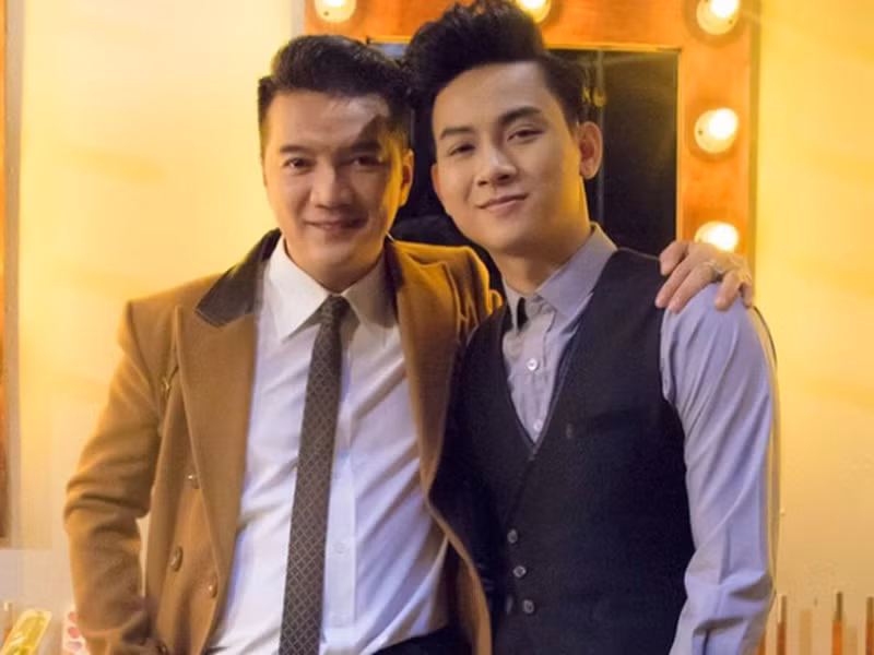 ...Tôi đã chuẩn bị mọi thứ cho Lâm thì con lại tuột ra khỏi tay tôi, chạy theo sự lôi kéo khác. Hoài Lâm đi, con quỳ xuống khóc xin lỗi tôi mấy lần. Nhưng cuối cùng, tôi vẫn chọn Hoài Lâm cho các show của mình bởi tôi luôn muốn con có cơ hội đẹp nhất, không phải là 1 hay 2 lần, mà là cứ có cơ hội là tôi chọn Hoài Lâm”. Ảnh: Phụ nữ Việt Nam