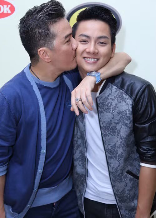 Trên Vietnamnet, “ông hoàng nhạc Việt” chia sẻ: “Hoài Lâm là người duy nhất nhận được sự quan tâm cực độ của tôi. Tôi yêu thương Hoài Lâm như một đứa con. Từ một đứa lông bông, lơ ngơ, tôi dạy dỗ cho mọi thứ, dạy cách hát, đối nhân xử thế...