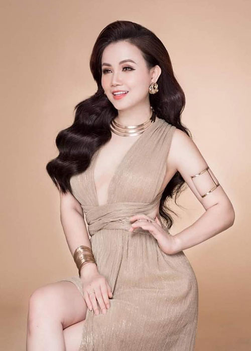 Hoàng Yến được bạn bè, đồng nghiệp khen trẻ đẹp hơn so với độ tuổi U50.