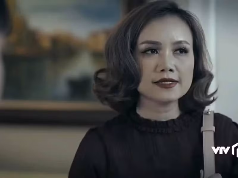 Tạo hình của Hoàng Yến trong "Hồ sơ cá sấu" đang lên sóng.