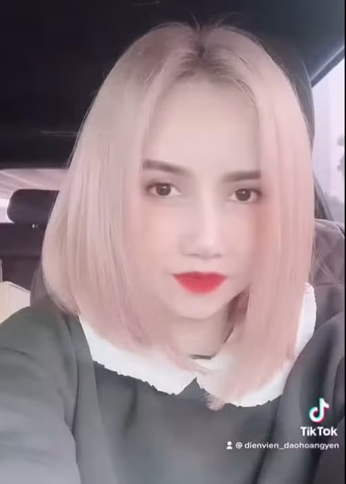 Không ít người cho rằng nhan sắc của Đào Hoàng Yến trông khác lạ sau khi sửa mũi.