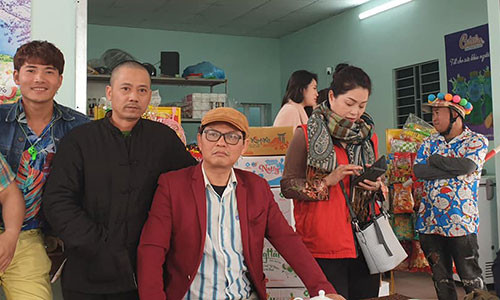 “Cha de” “Dai gia chan dat” tiet lo hau truong lam phim hai Tet-Hinh-3