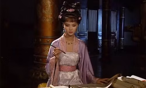 Cuoc doi thang tram cua Thuong Quan Uyen Nhi