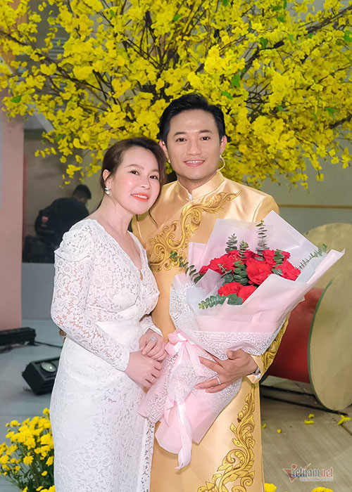 Nam diễn viên tiết lộ, sau một ngày làm việc mệt nhọc, vợ chồng anh thường cùng tìm niềm vui chăm sóc cây cảnh, vườn tược hay vào bếp nấu ăn. Ảnh: Vietnamnet